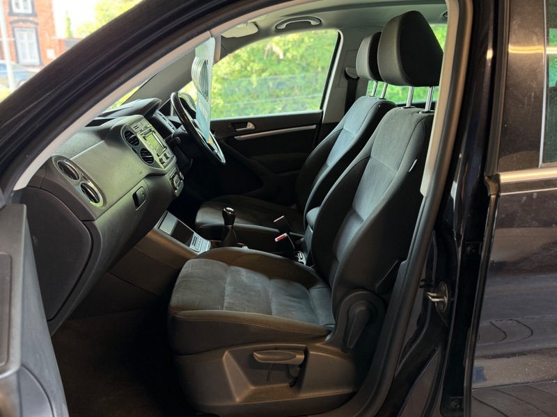 Volkswagen Tiguan 2.0 Tdi Bluemotion Tech Black #3