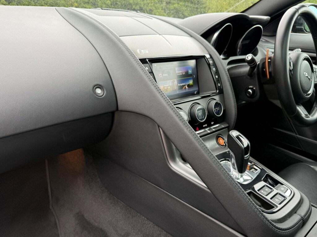 Jaguar F-Type 2L R-dynamic Blue #24