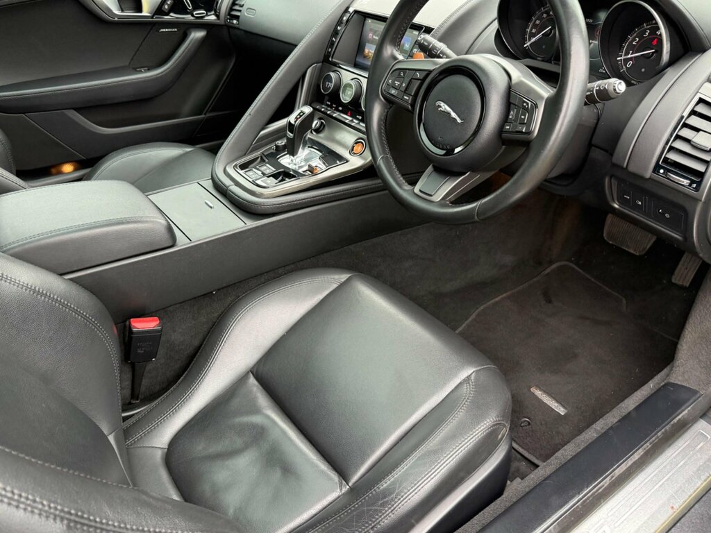Jaguar F-Type 2L R-dynamic Blue #19