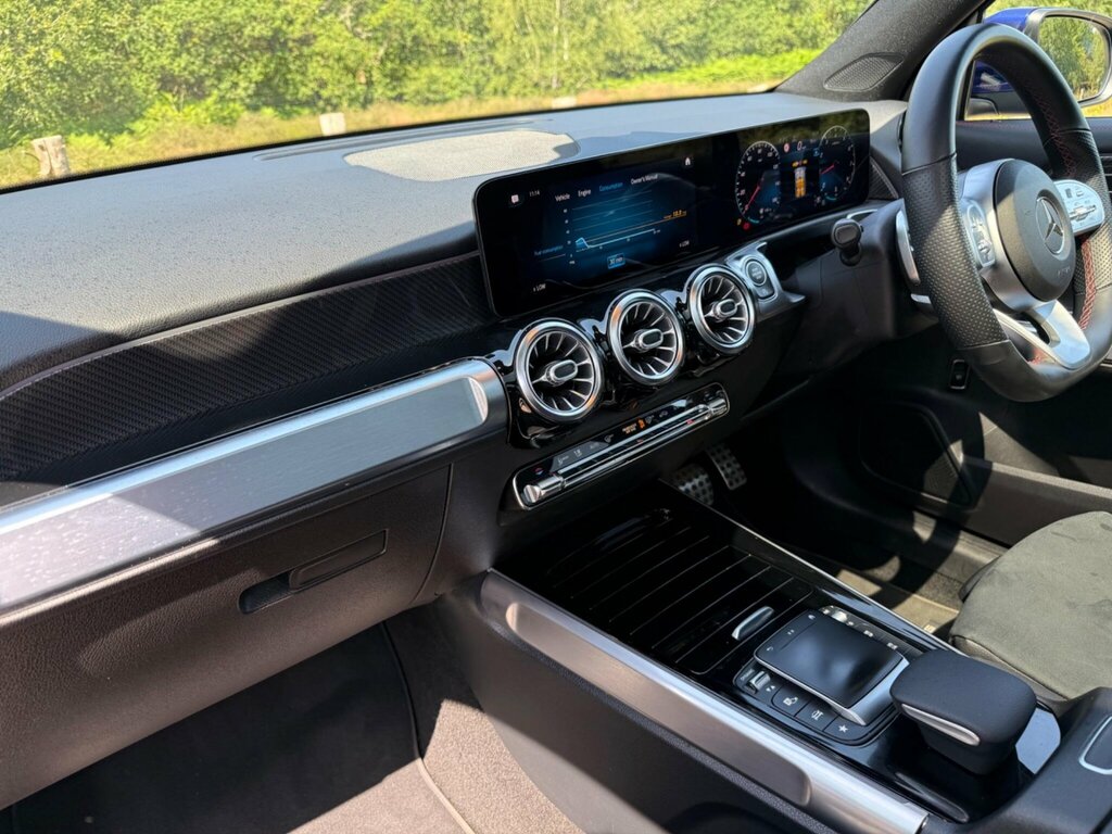 Mercedes-Benz GLB Class Glb 200 Amg Line Premium Blue #27