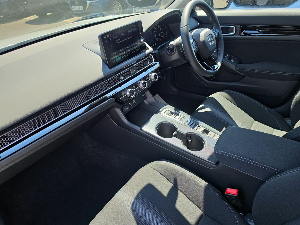 Honda Civic 2.0 H I-mmd Elegance Hatchback Hybrid E White #4