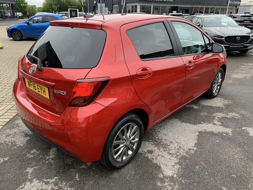 Toyota Yaris 1.33 Dual Vvt-i Icon Hatchback E Red #2