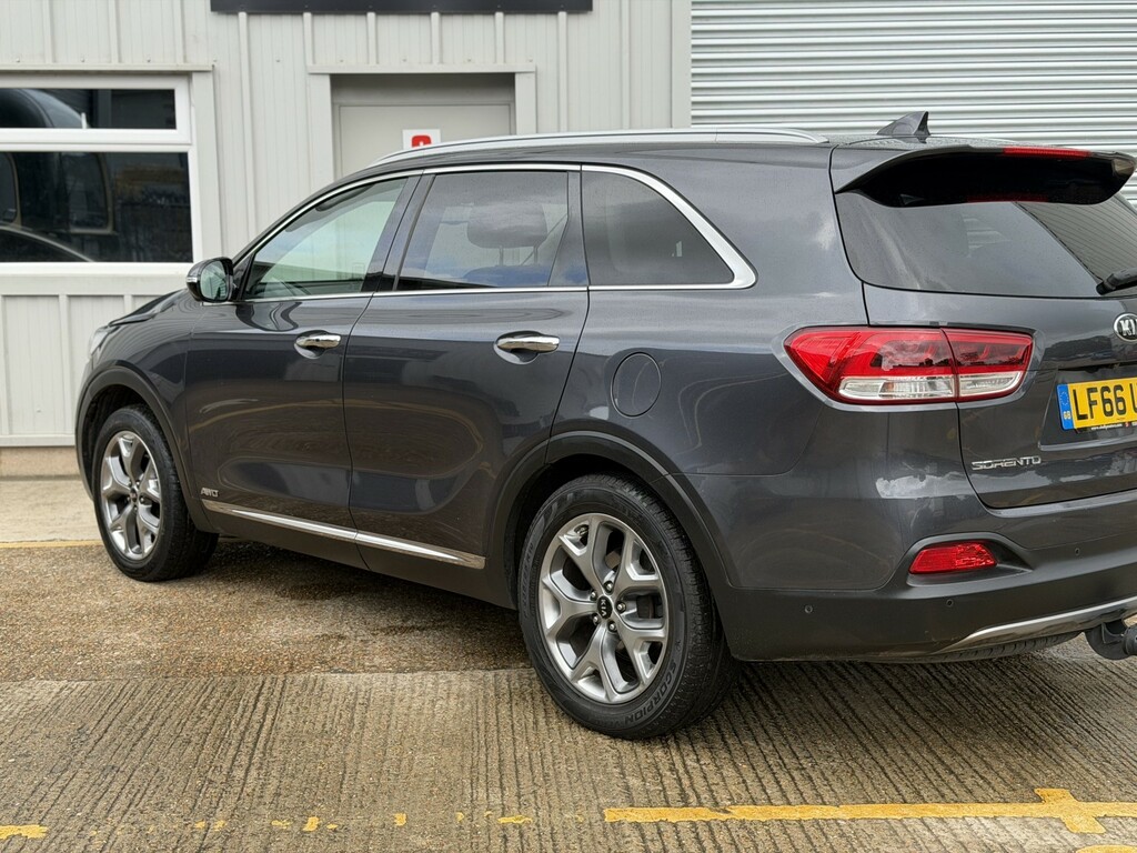 Kia Sorento Suv Black #11