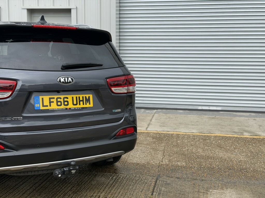 Kia Sorento Suv Black #16