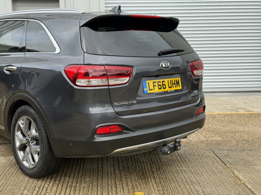 Kia Sorento Suv Black #14