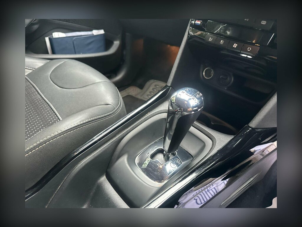 Peugeot 2008 Active White #15