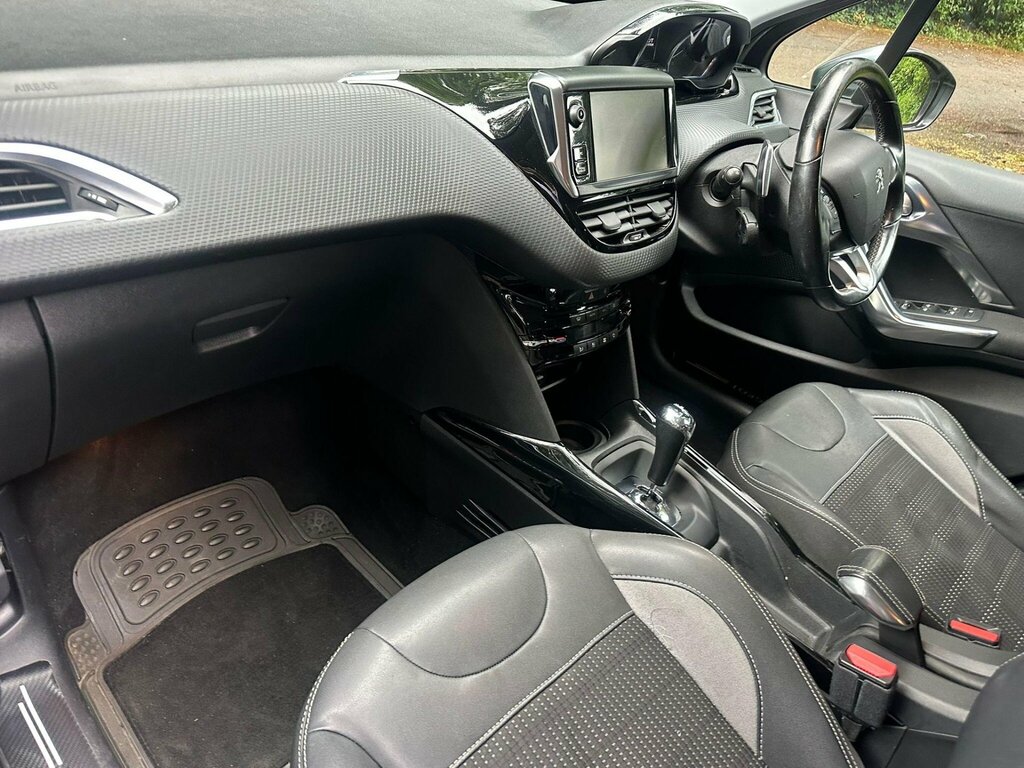 Peugeot 2008 Active White #18
