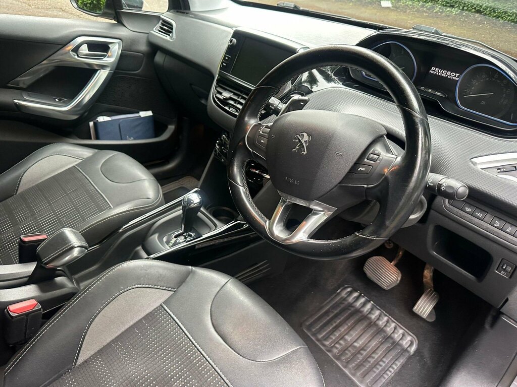 Peugeot 2008 Active White #10