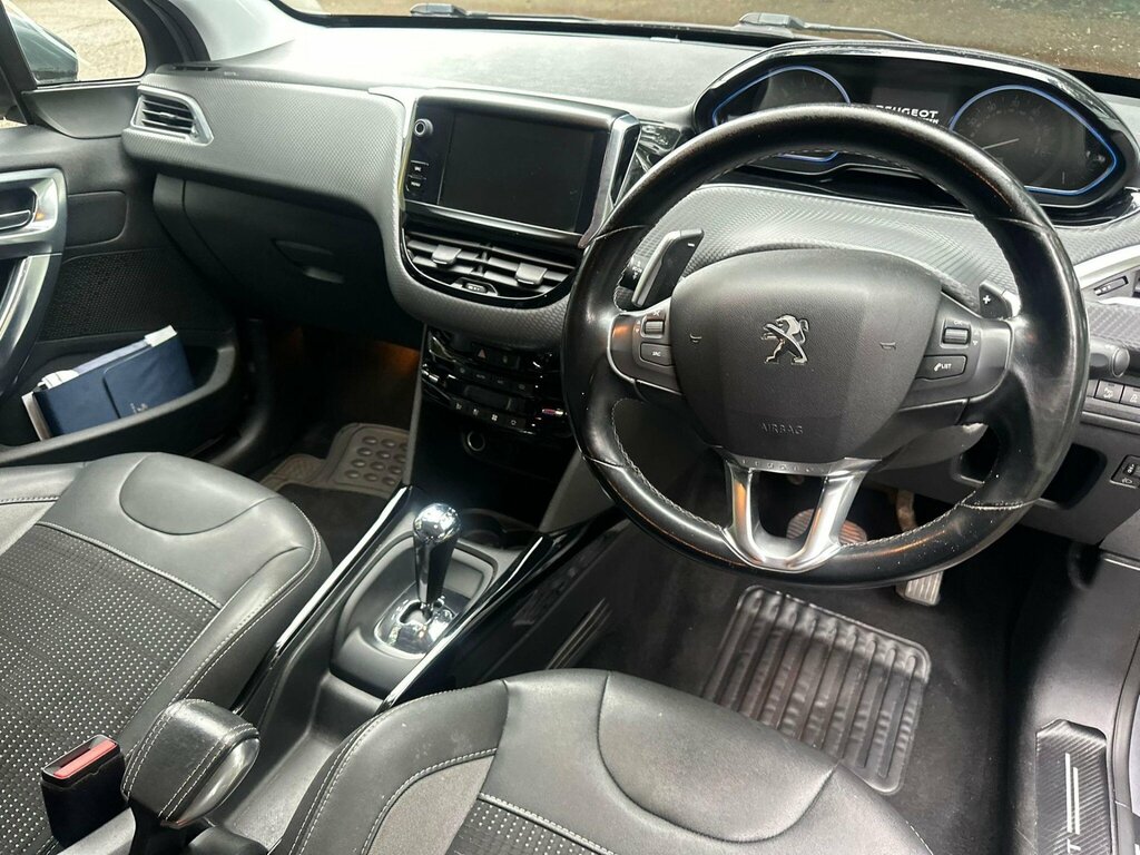 Peugeot 2008 Active White #8