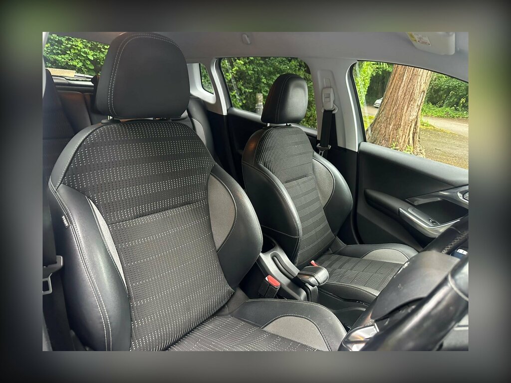 Peugeot 2008 Active White #13