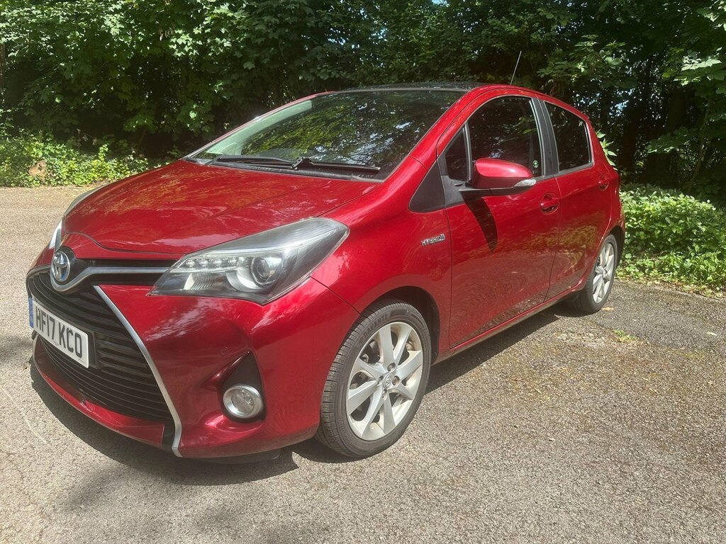 Toyota Yaris 1.5 Vvt-h Excel E-cvt Euro 6 Ss 15In Alloy Red