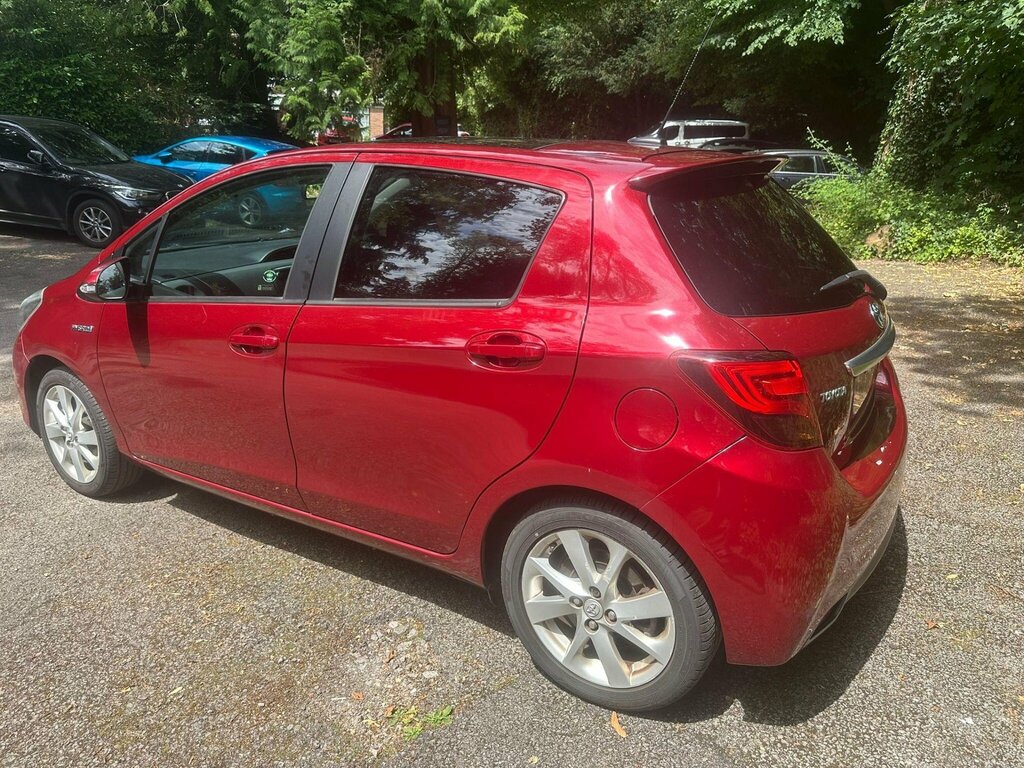 Toyota Yaris 1.5 Vvt-h Excel E-cvt Euro 6 Ss 15In Alloy Red #3