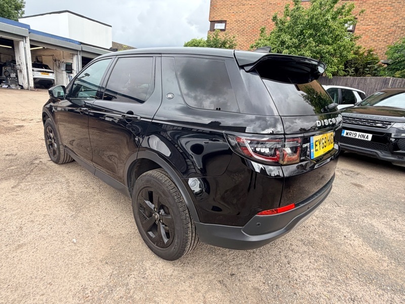 Land Rover Discovery Sport Core Black #4