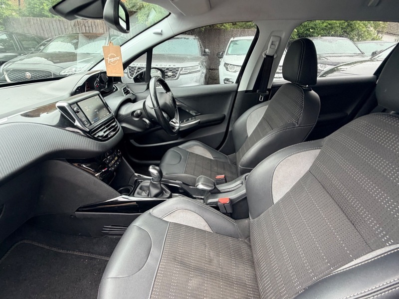 Peugeot 2008 S S Allure Black #2