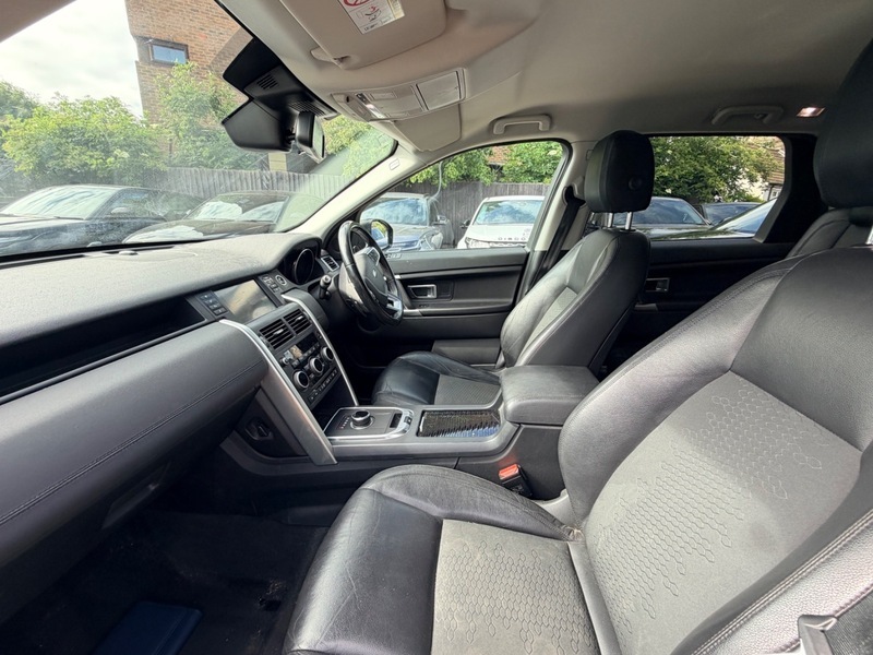 Land Rover Discovery Sport Td4 Se Black #2
