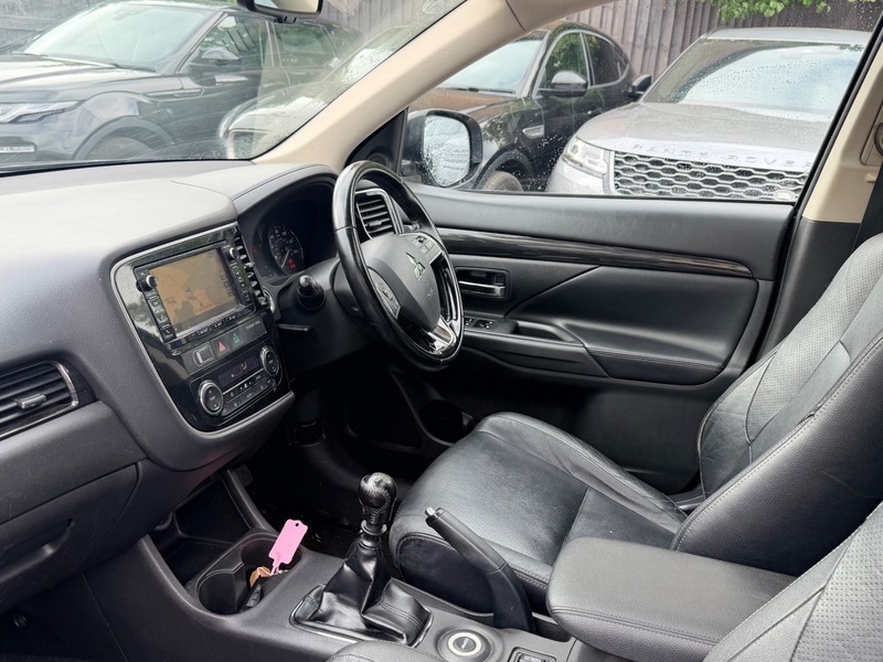 Mitsubishi Outlander 12Kwh Gx4h Suv White #13
