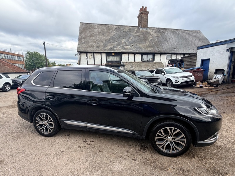 Mitsubishi Outlander 12Kwh Gx4h Suv White #9