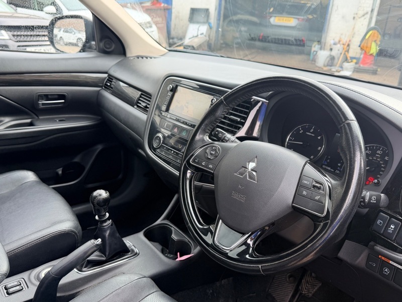 Mitsubishi Outlander Di-d Gx 4 Black #6