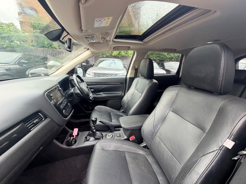 Mitsubishi Outlander 12Kwh Gx4h Suv White #14