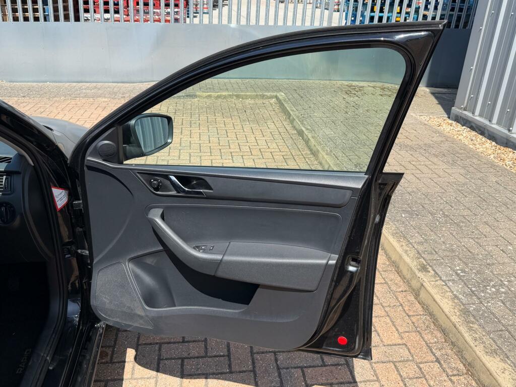 Skoda Rapid 1.6 Se Tdi Cr 104 Bhp Beige #28