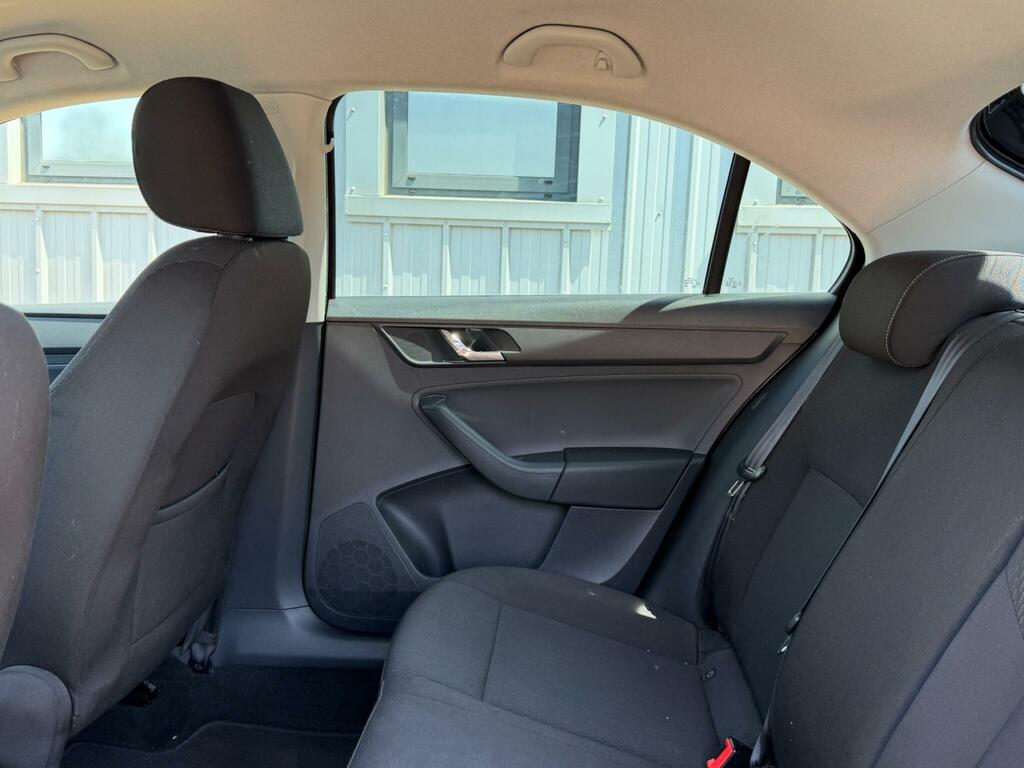 Skoda Rapid 1.6 Se Tdi Cr 104 Bhp Beige #21