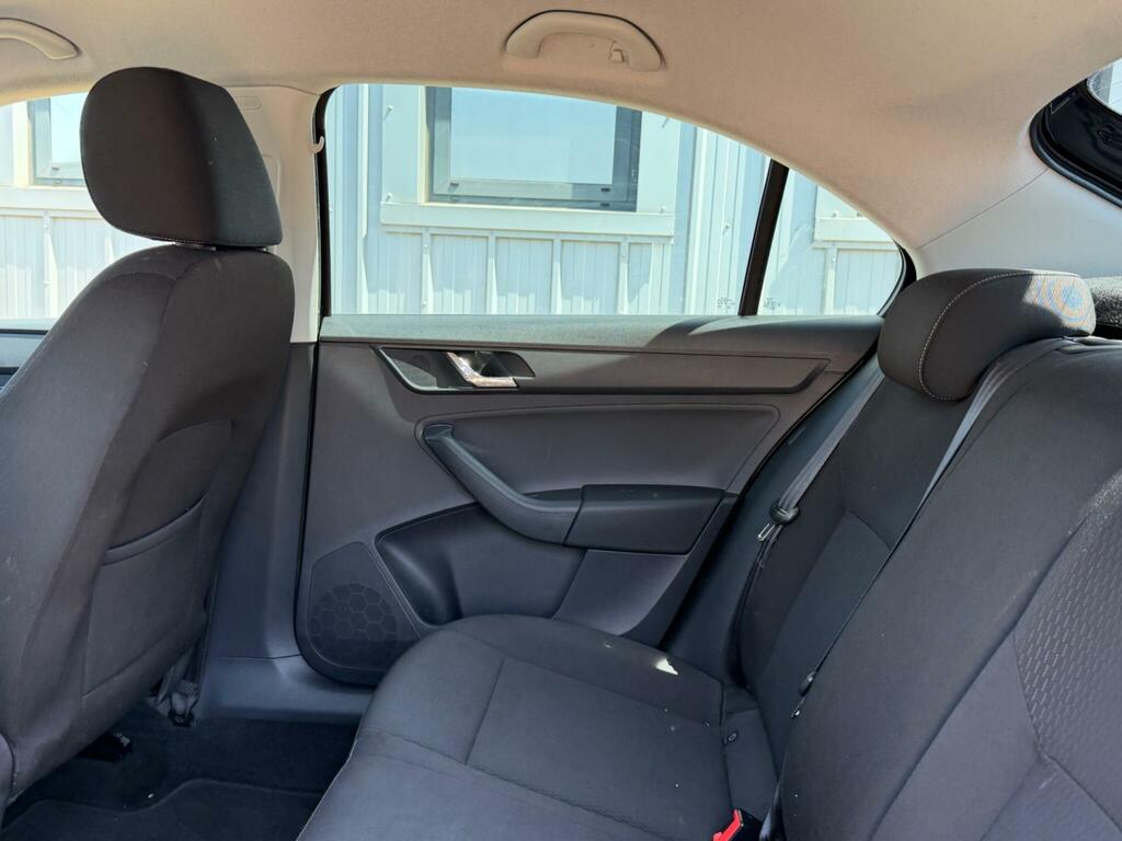 Skoda Rapid 1.6 Se Tdi Cr 104 Bhp Beige #23