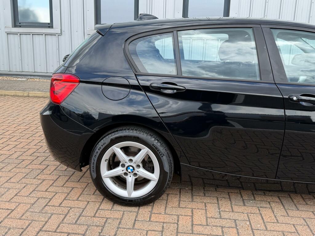 BMW 1 Series 1.5L Sport White #43