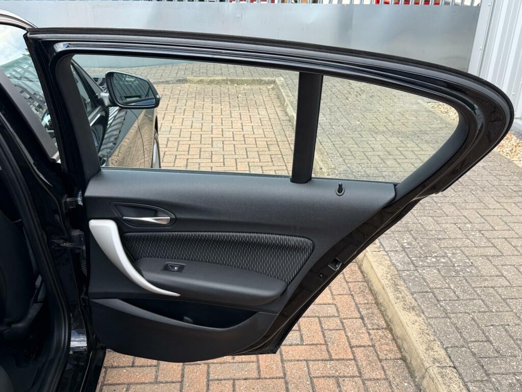 BMW 1 Series 1.5L Sport White #37