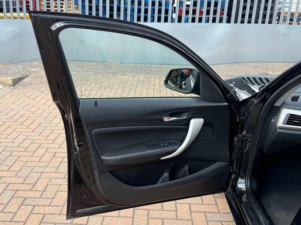 BMW 1 Series 1.5L Sport White #35