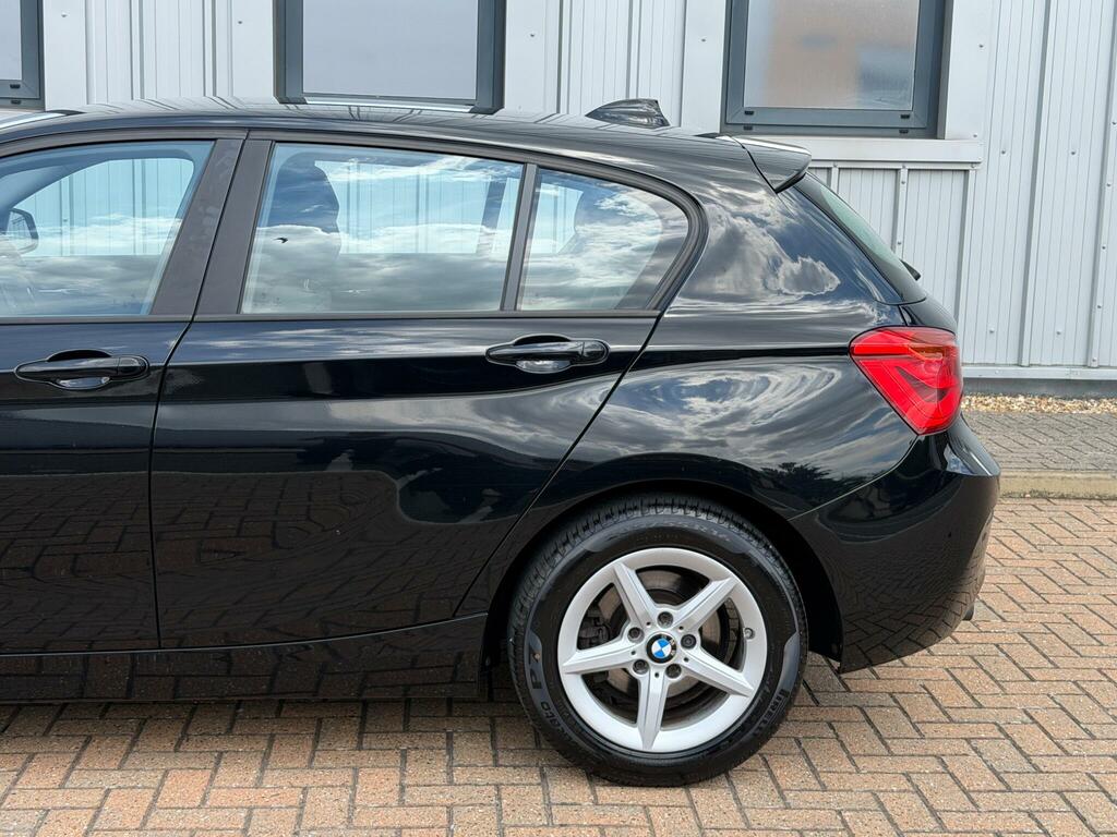 BMW 1 Series 1.5L Sport White #64