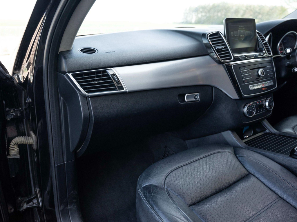 Mercedes-Benz GLE Class Suv White #40