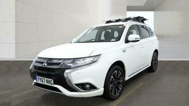 Mitsubishi Outlander 2.0H 12Kwh 3H Cvt YY67NHG White #3
