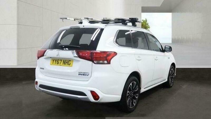Mitsubishi Outlander 2.0H 12Kwh 3H Cvt YY67NHG White #5
