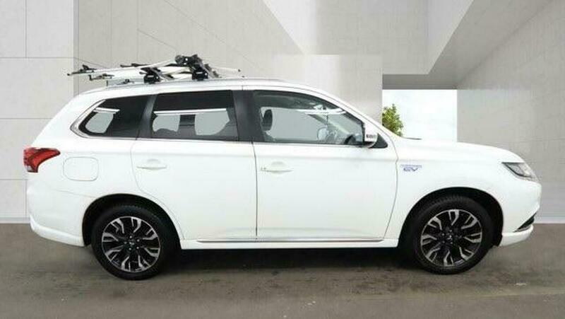 Mitsubishi Outlander 2.0H 12Kwh 3H Cvt YY67NHG White #6