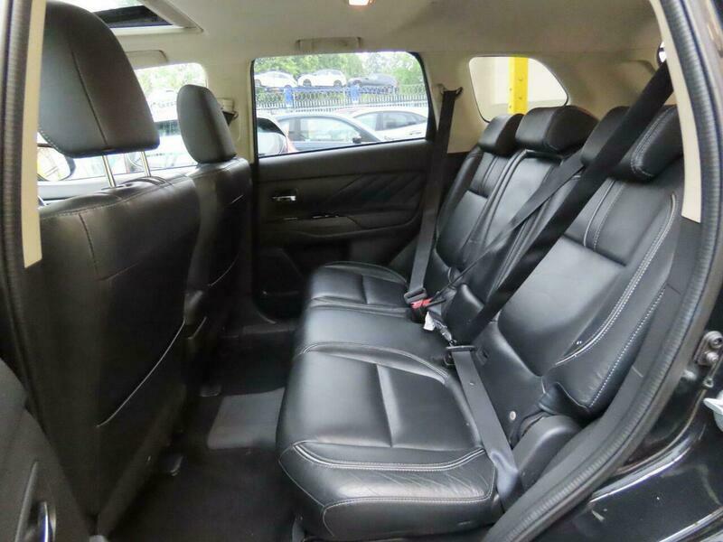 Mitsubishi Outlander  White #9