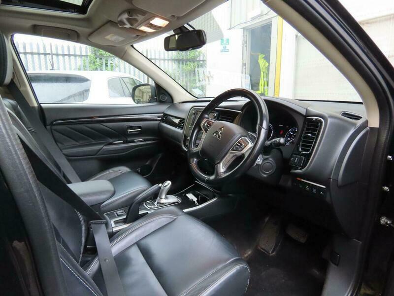 Mitsubishi Outlander  White #10