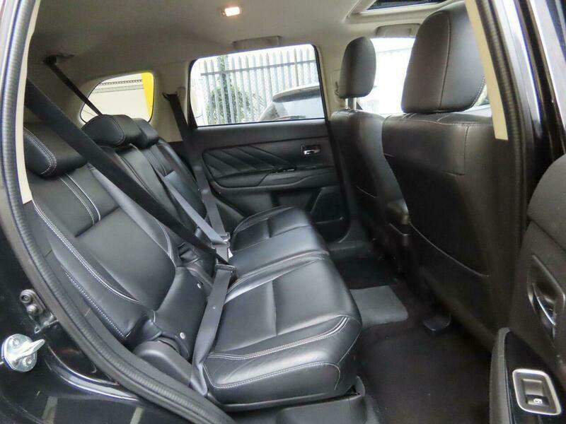 Mitsubishi Outlander  White #7