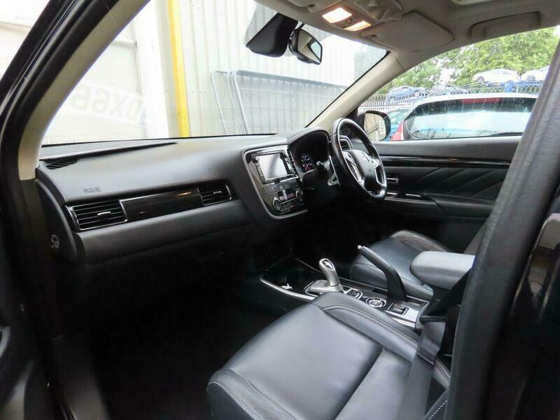 Mitsubishi Outlander  White #11