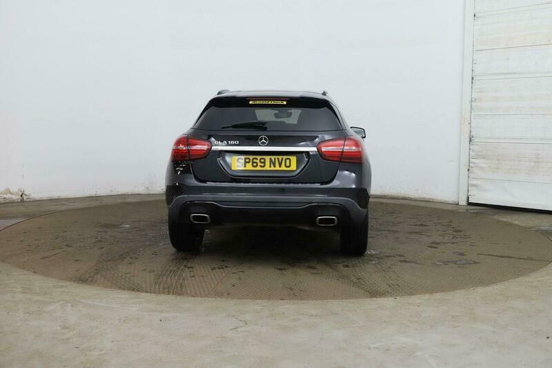 Mercedes-Benz C Class 1.6 Gla180 Urban Edition Black #3