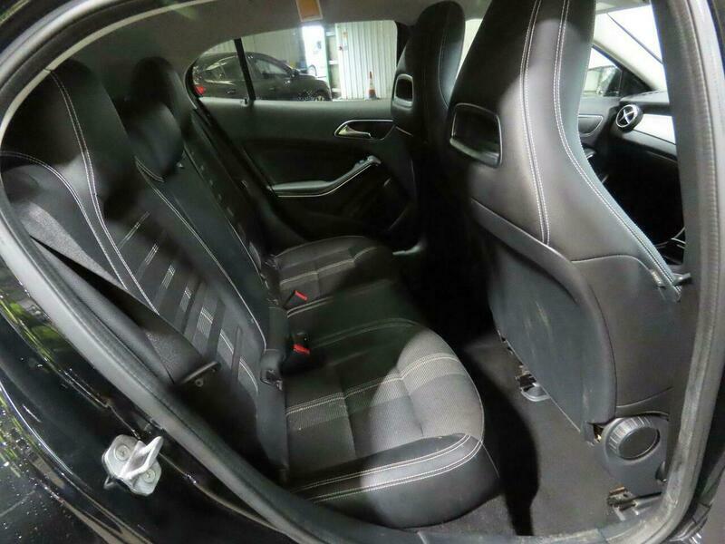 Mercedes-Benz C Class 1.6 Gla180 Urban Edition Black #6