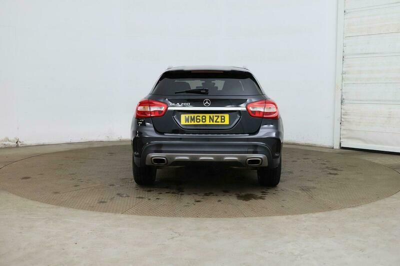 Mercedes-Benz C Class 1.6 Gla200 Amg Line Black #5