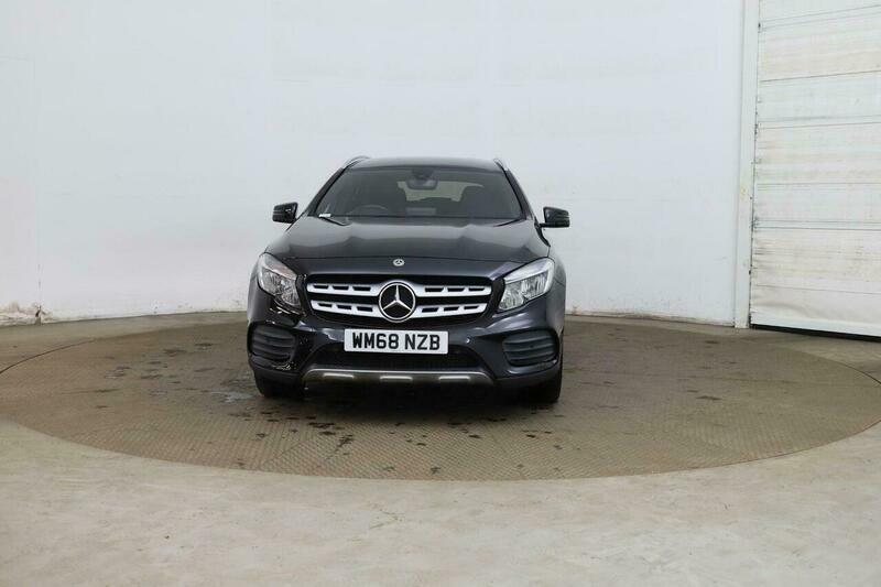 Mercedes-Benz C Class 1.6 Gla200 Amg Line Black #2