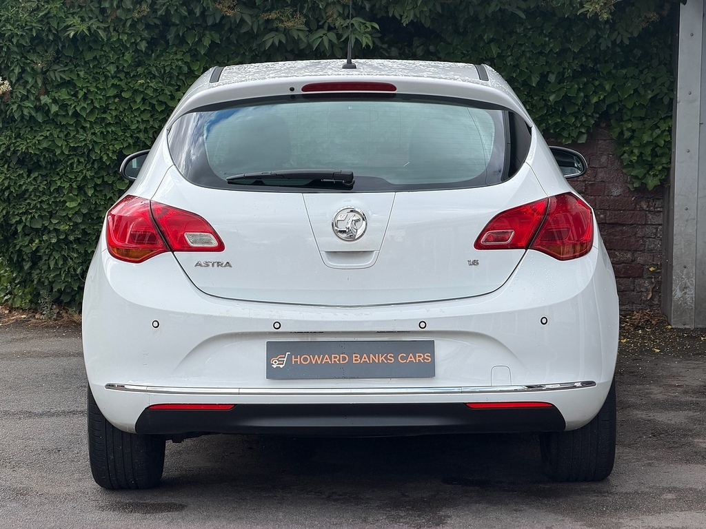 Vauxhall Astra Excite White #5