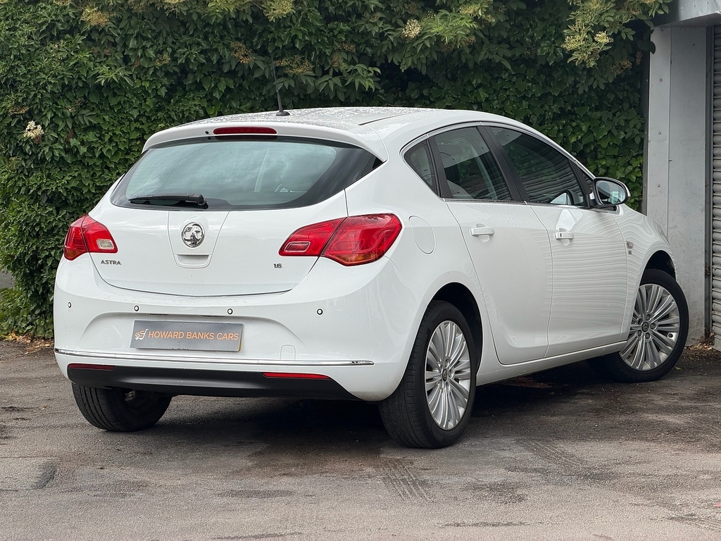 Vauxhall Astra Excite White #6