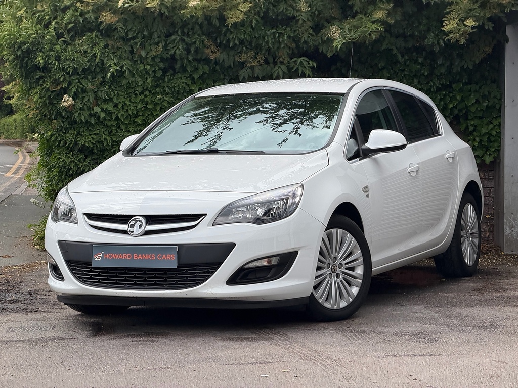 Vauxhall Astra Excite White #3