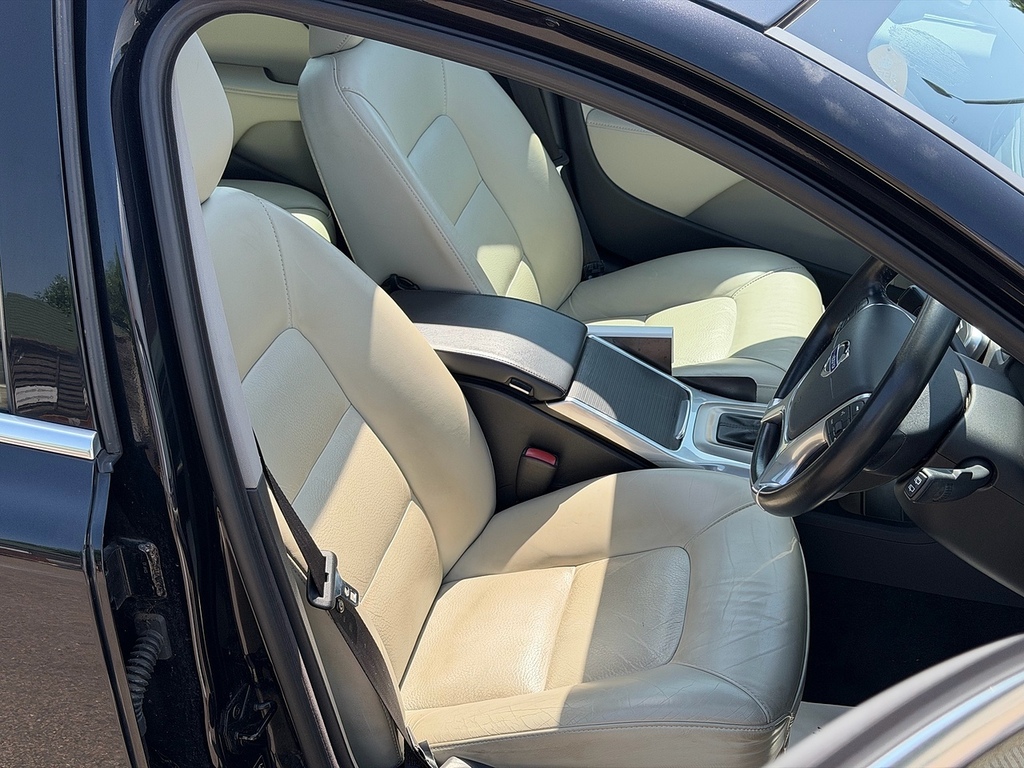 Volvo V70 D5 Se Lux Black #5