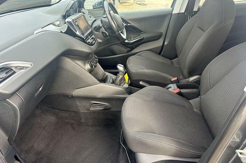 Peugeot 208 1.6 Bluehdi Allure Euro 6 GJ16BCY Grey #2