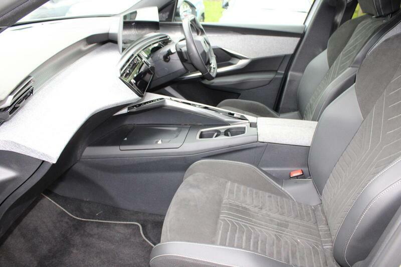 Peugeot 3008 73Kwh Gt WU74UTK White #2