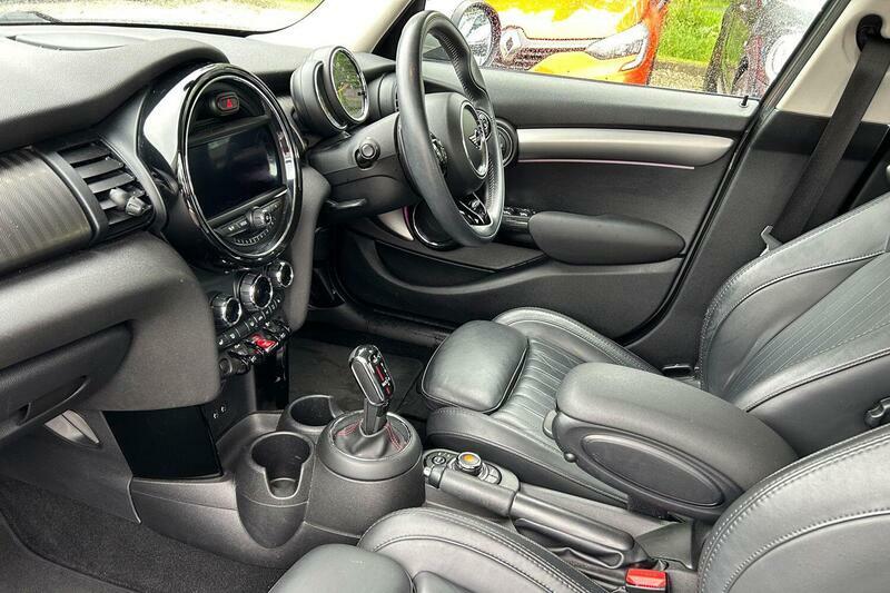 Mini Hatch 2.0 Cooper S Exclusive Steptronic Euro 6 Ss WA69PXO Grey #2