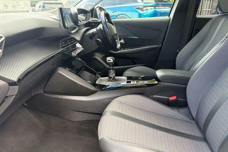 Peugeot 208 1.2 Puretech Allure Premium Euro 6 Ss White #2
